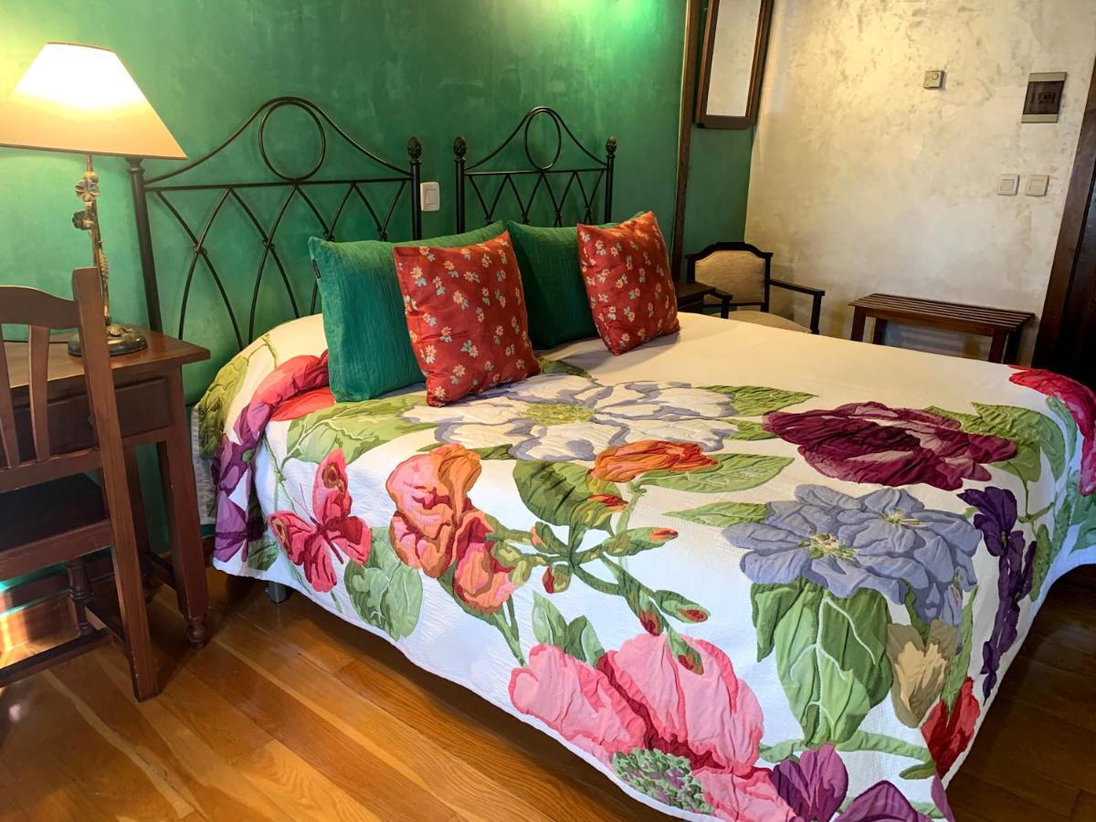 Hotel Dona Sancha Covarrubias Bagian luar foto