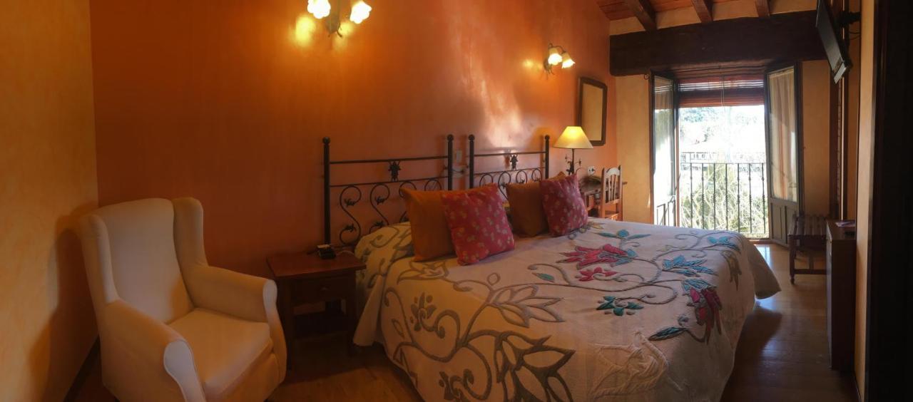 Hotel Dona Sancha Covarrubias Bagian luar foto
